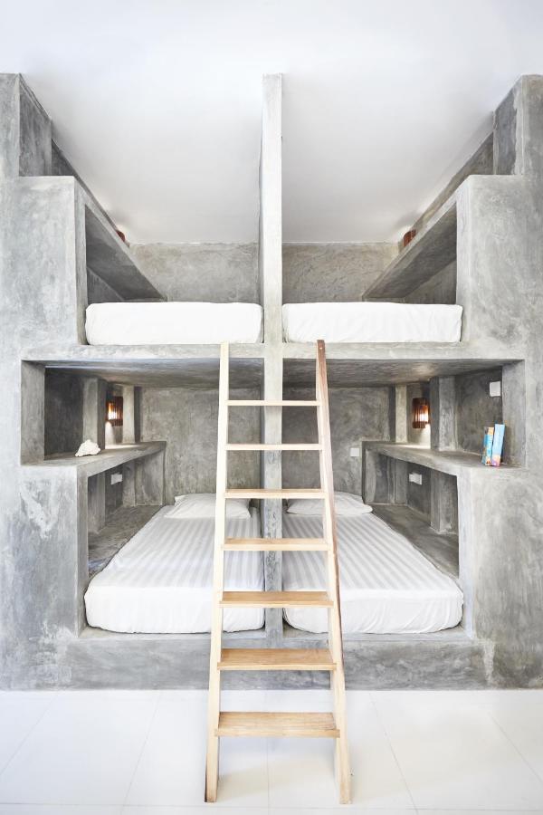 Drivethru Hostel Polhena Bagian luar foto